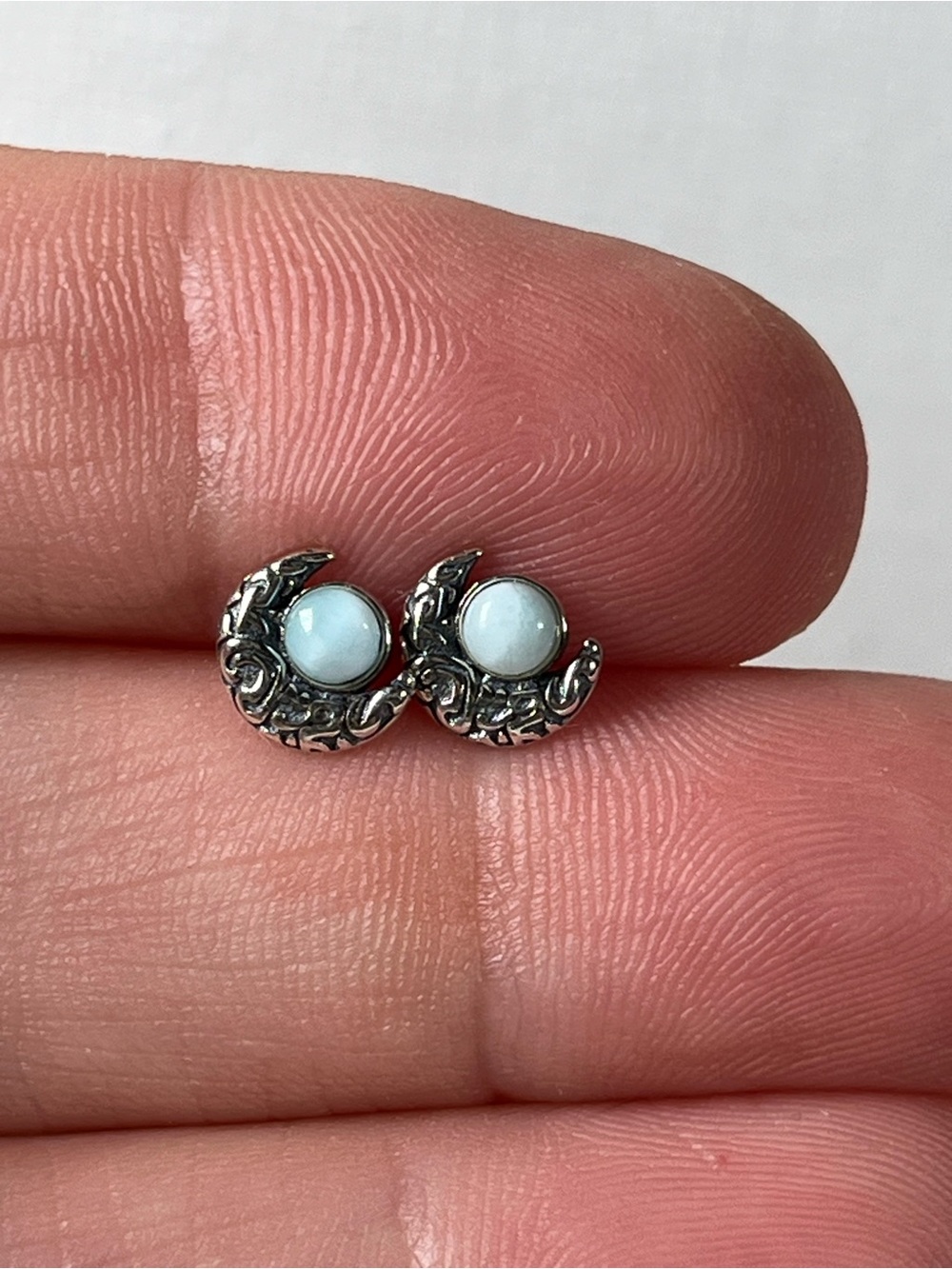 925 Solid Sterling Silver Bali Design Crescent Moon Larimar Stud Post Earrings - Picture 3 of 5